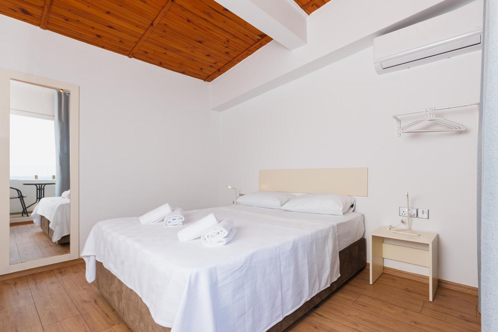 Azure Bay Hotel Agia Varvara Exterior foto