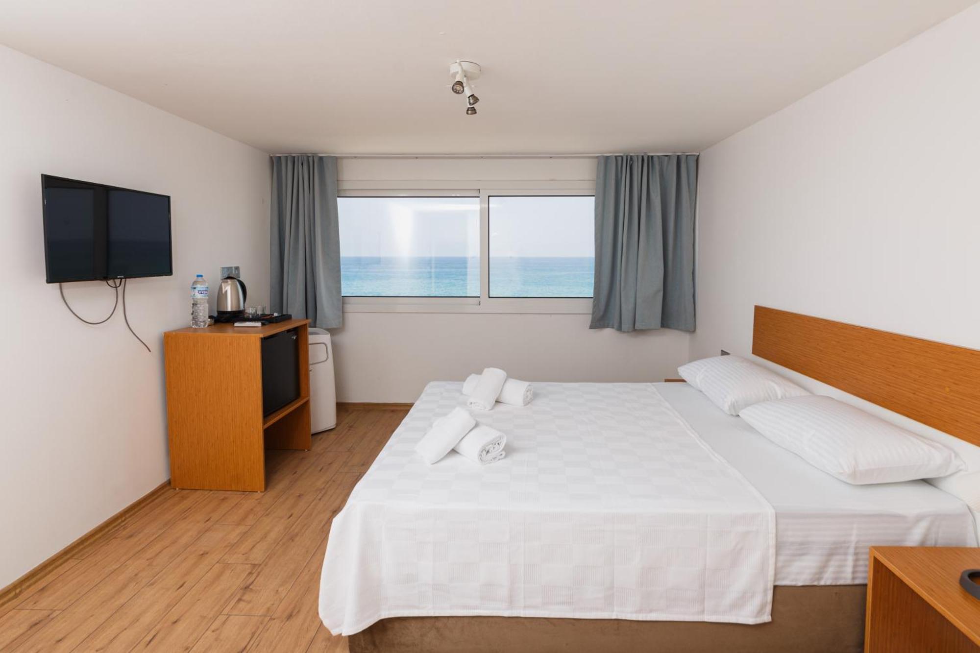 Azure Bay Hotel Agia Varvara Exterior foto