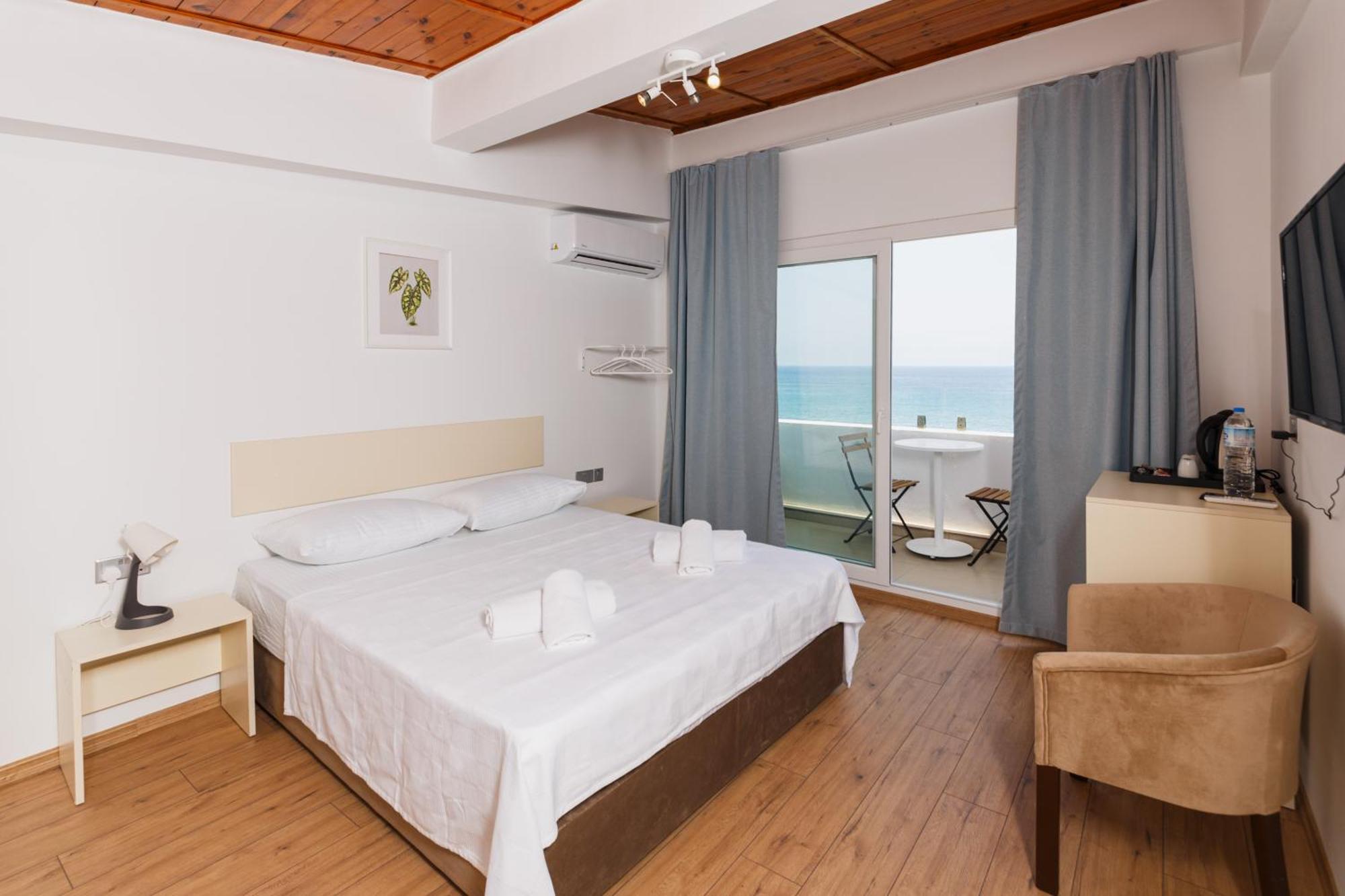 Azure Bay Hotel Agia Varvara Exterior foto